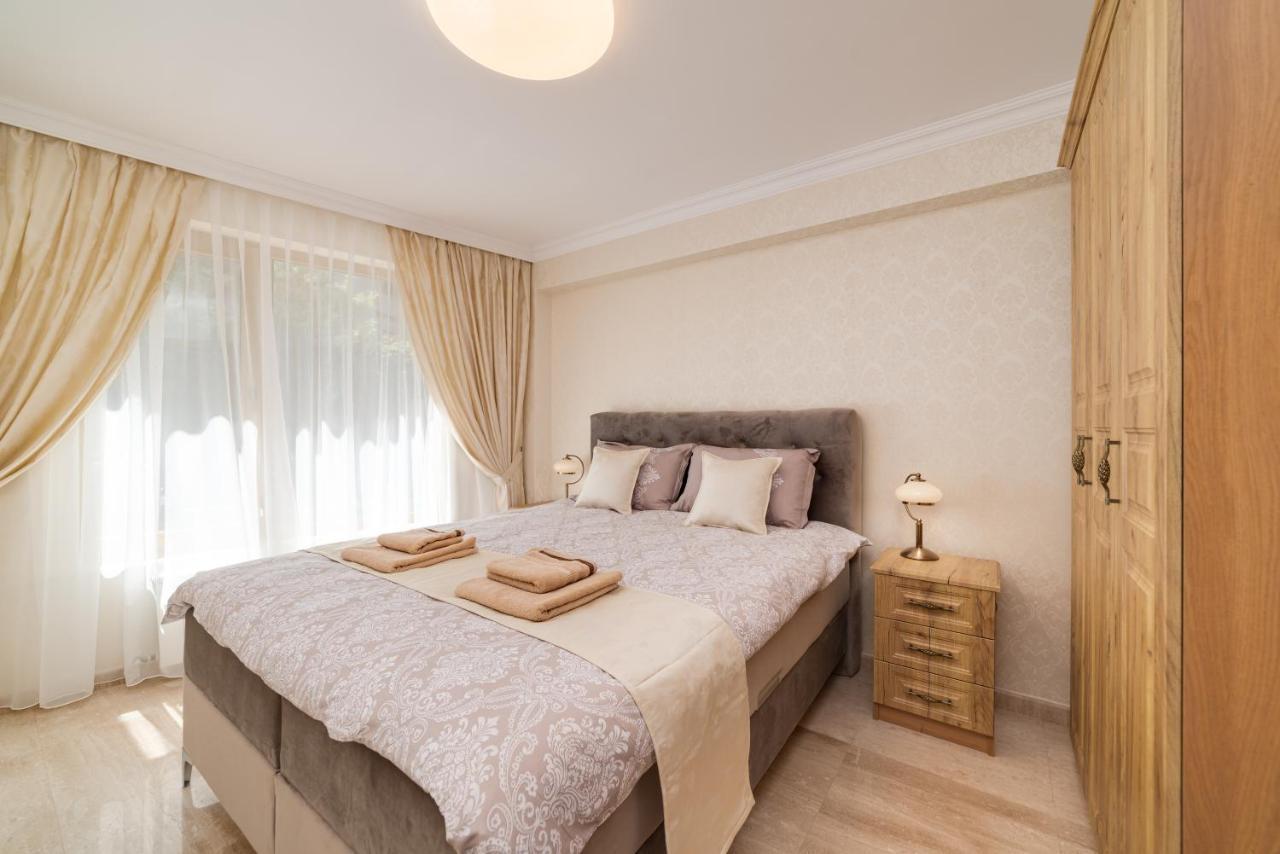 Deluxe And Central Garden Apartment Varna Eksteriør billede