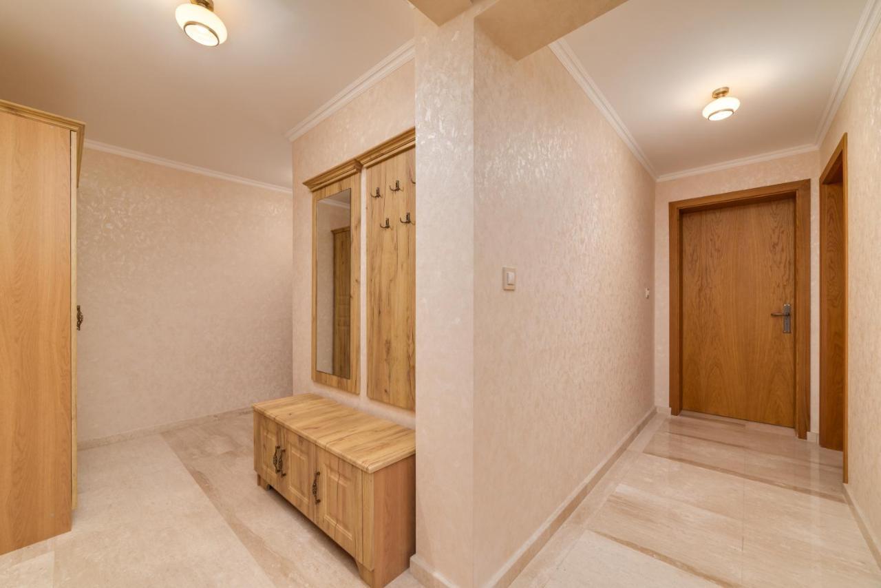 Deluxe And Central Garden Apartment Varna Eksteriør billede