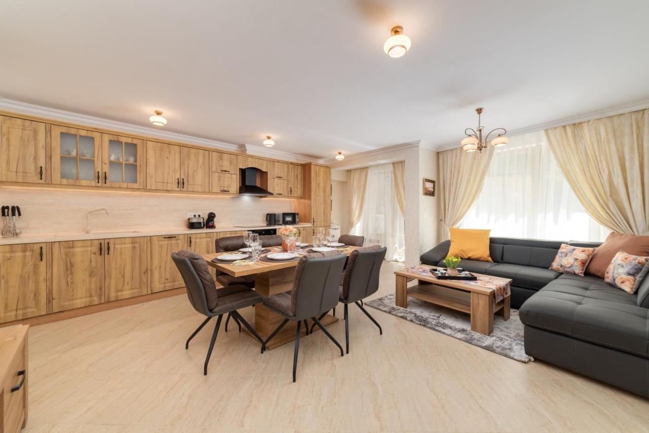 Deluxe And Central Garden Apartment Varna Eksteriør billede