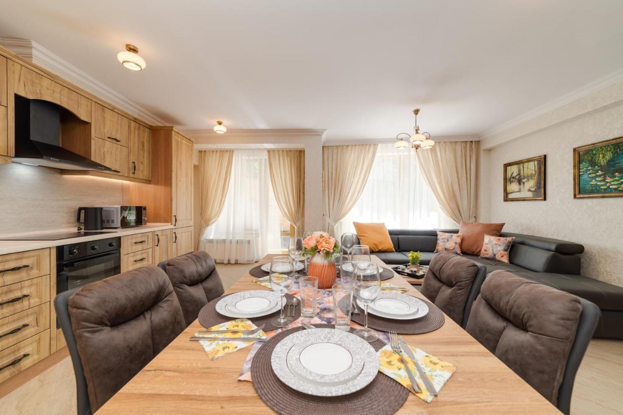 Deluxe And Central Garden Apartment Varna Eksteriør billede