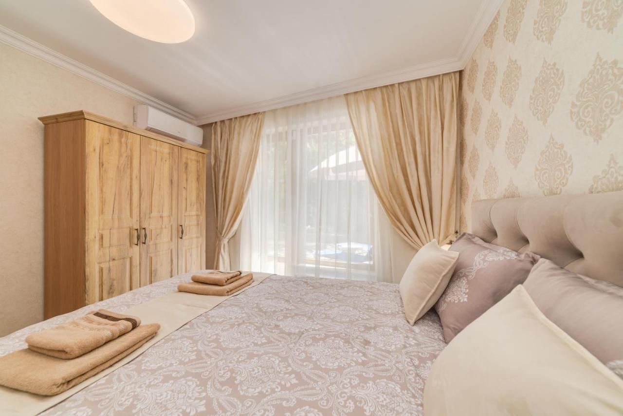 Deluxe And Central Garden Apartment Varna Eksteriør billede