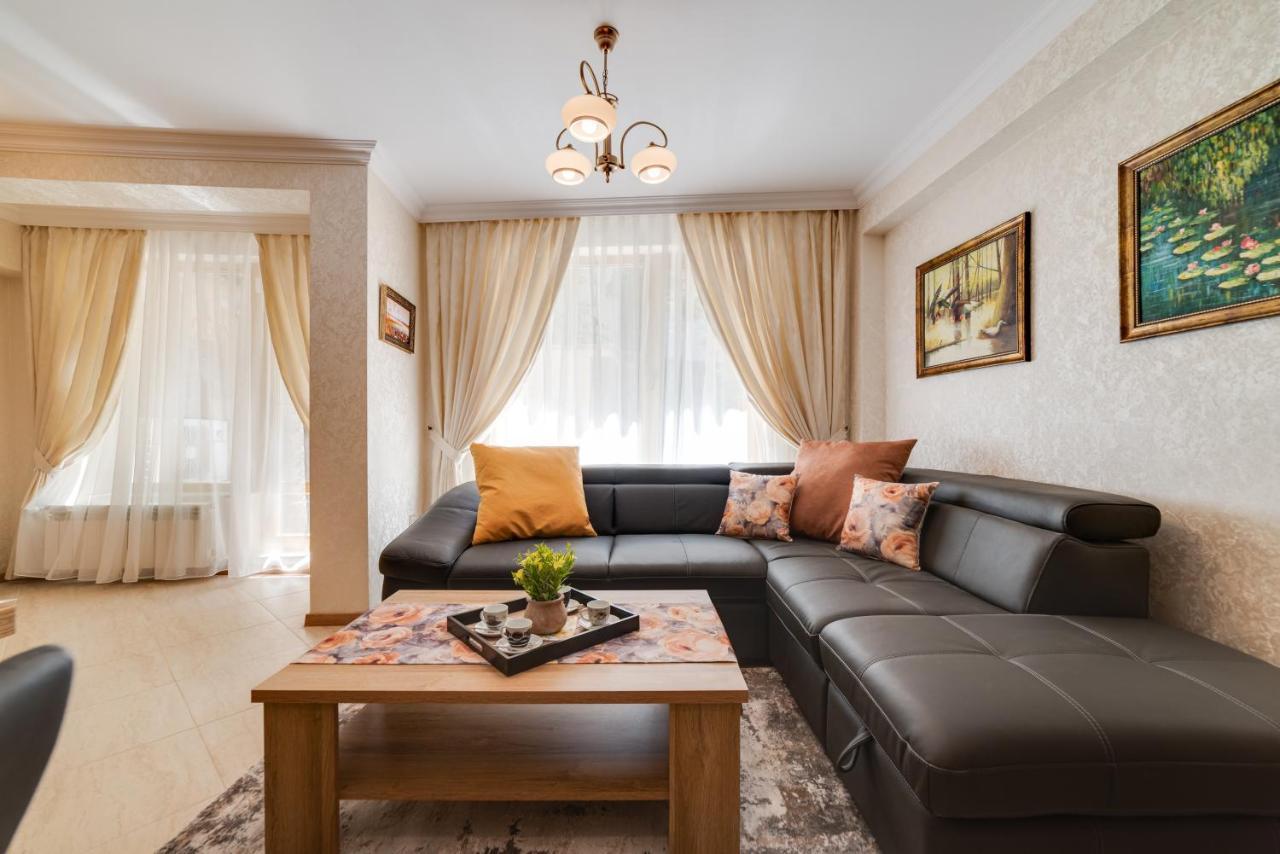 Deluxe And Central Garden Apartment Varna Eksteriør billede