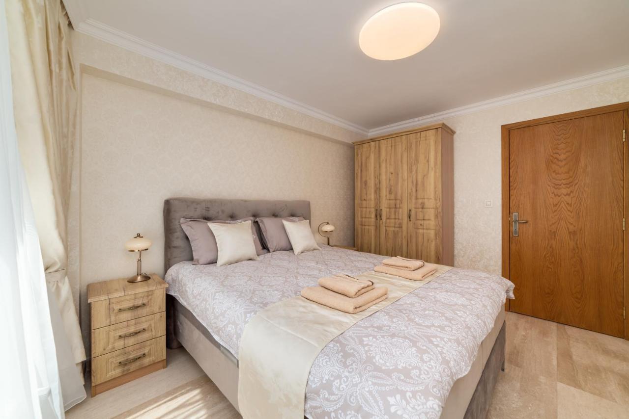 Deluxe And Central Garden Apartment Varna Eksteriør billede