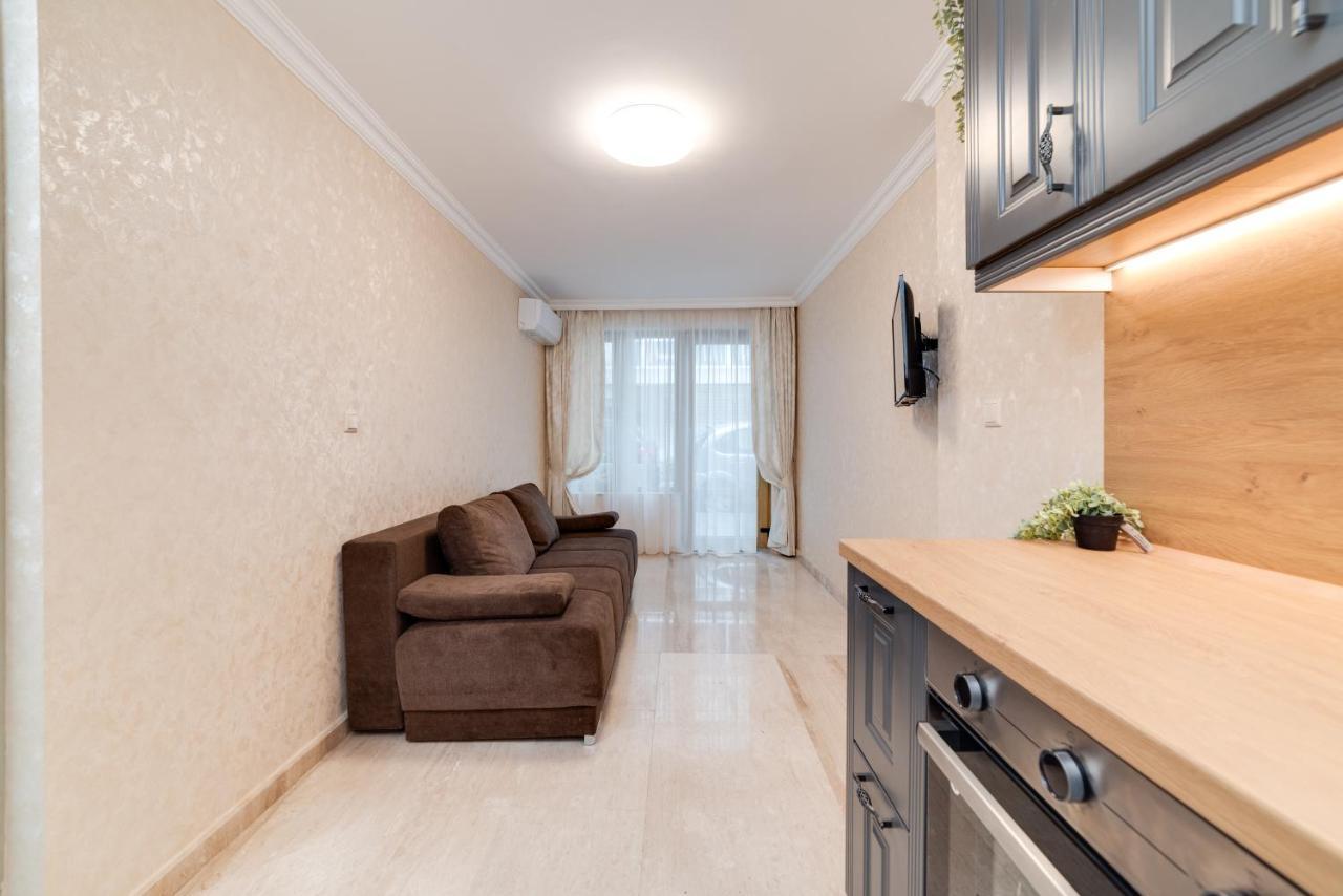 Deluxe And Central Garden Apartment Varna Eksteriør billede