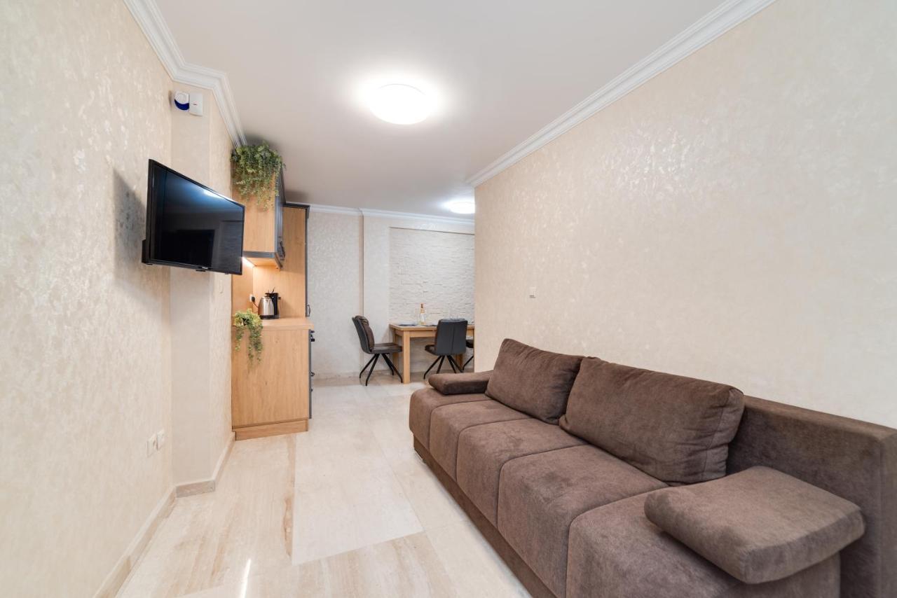 Deluxe And Central Garden Apartment Varna Eksteriør billede