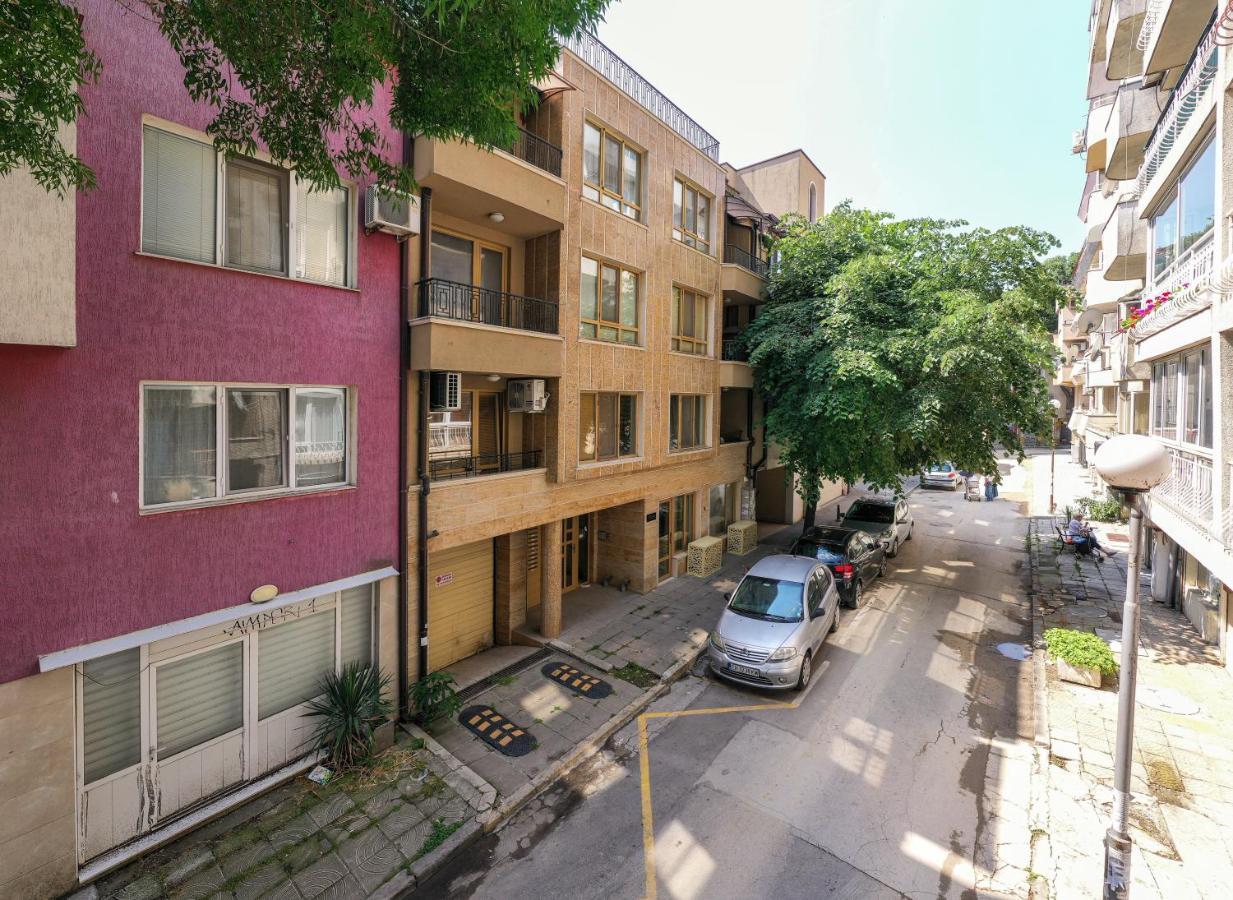 Deluxe And Central Garden Apartment Varna Eksteriør billede